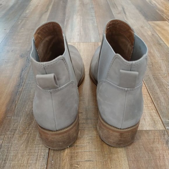 Caslon Women's Brenna Leather Water Resistant Booties - Picture 3 of 9